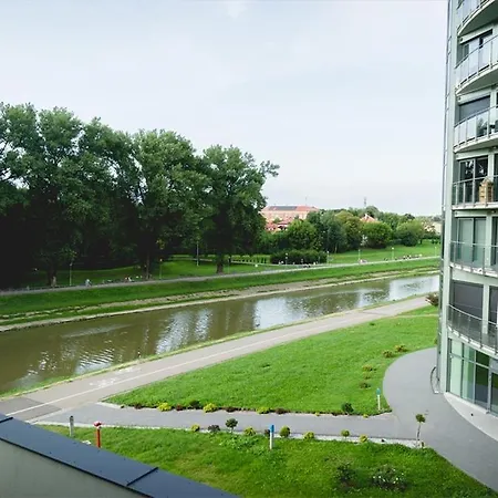 شقة Capital Towers - Glamour W Centrum Miasta Z Widokiem Na Rzeke I Park رشيشوف