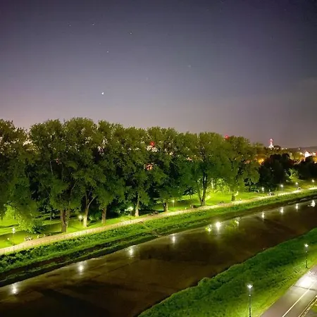 Capital Towers - Glamour W Centrum Miasta Z Widokiem Na Rzeke I Park رشيشوف
